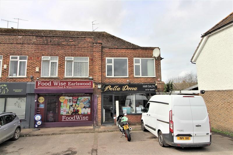 Horley Road, Redhill, Surrey. RH1 5AB 2 bed flat £1,175 pcm (£271 pw)