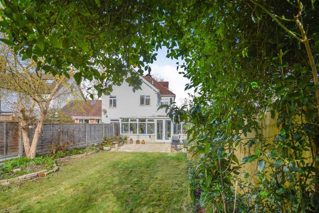 White Lion Road, Amersham 4 bed semidetached house £750,000