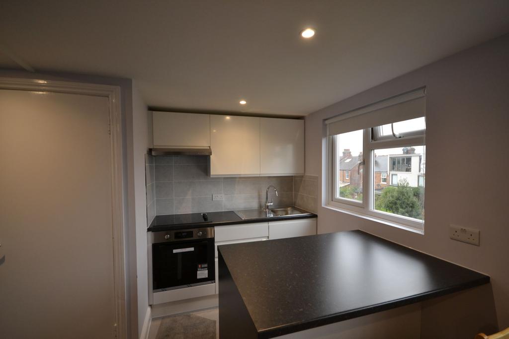 Dewsbury Road, London, NW10 Studio £1,148 pcm (£265 pw)