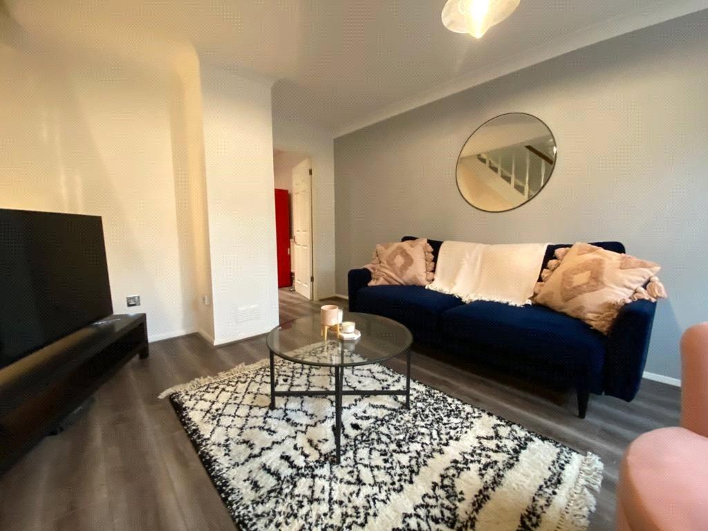Cross Gates Close, Bracknell, Berkshire, RG12 2 bed terraced house £