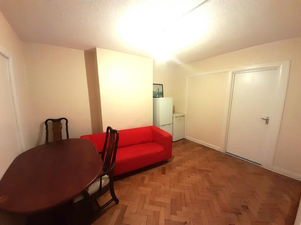 Blossom Way, West Drayton, Greater... 4 bed semidetached house £