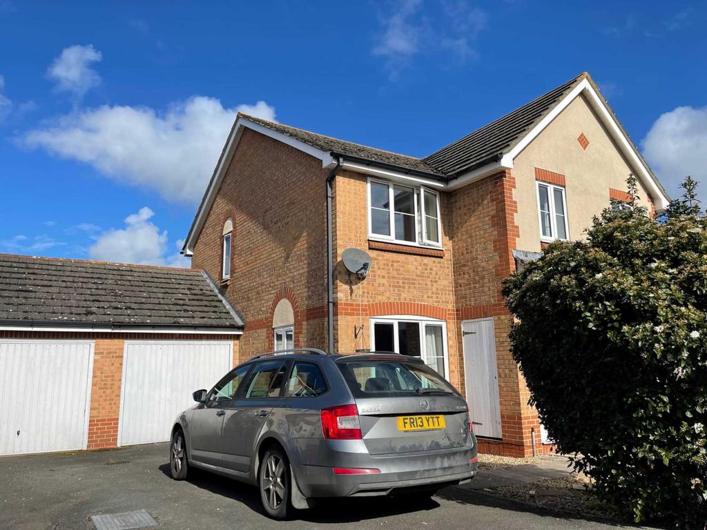 Weycroft, Didcot 3 bed semidetached house £1,350 pcm (£312 pw)