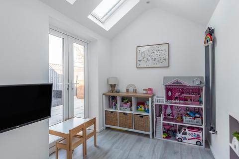 68 Haydn Road, Brighton Hill, Basingstoke, RG22 4JG