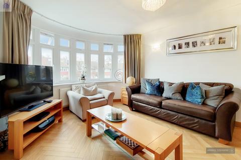 120 The Vale, London, N14 6AY