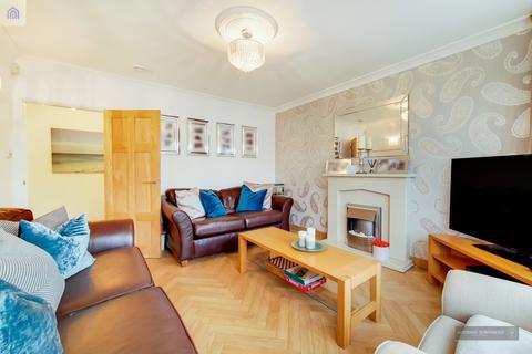 120 The Vale, London, N14 6AY