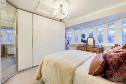120 The Vale, London, N14 6AY