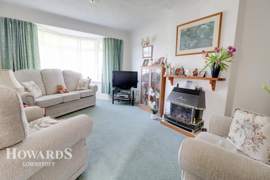 Stubbs Wood, Lowestoft 2 bed semidetached bungalow £240,000