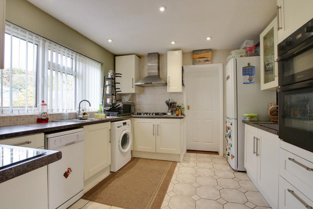 GARDNER ROAD, TITCHFIELD. GUIDE PRICE £625,000 £650,000. 4 bed