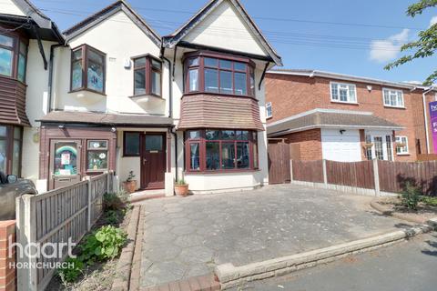 28a Dorian Road, Hornchurch, RM12 4AN