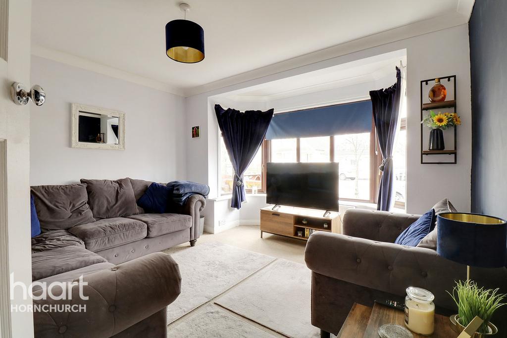 Dorian Road, Hornchurch 3 bed semidetached house £475,000