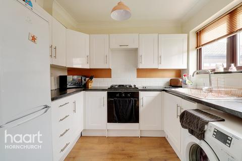 28a Dorian Road, Hornchurch, RM12 4AN