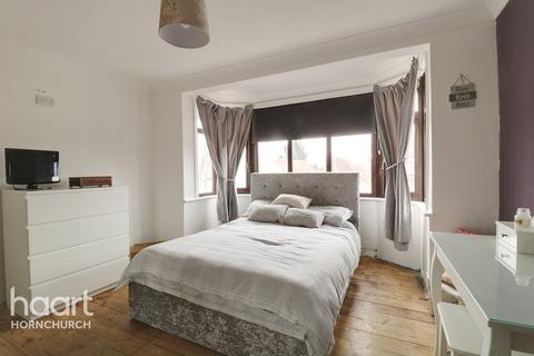 28a Dorian Road, Hornchurch, RM12 4AN