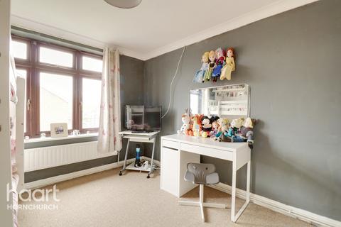 28a Dorian Road, Hornchurch, RM12 4AN