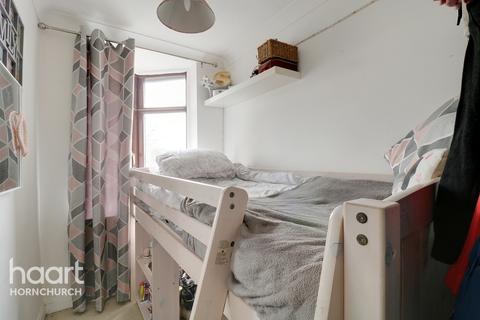 28a Dorian Road, Hornchurch, RM12 4AN