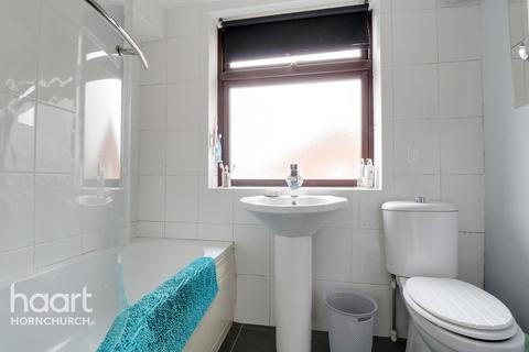 28a Dorian Road, Hornchurch, RM12 4AN