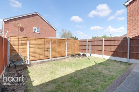 28a Dorian Road, Hornchurch, RM12 4AN