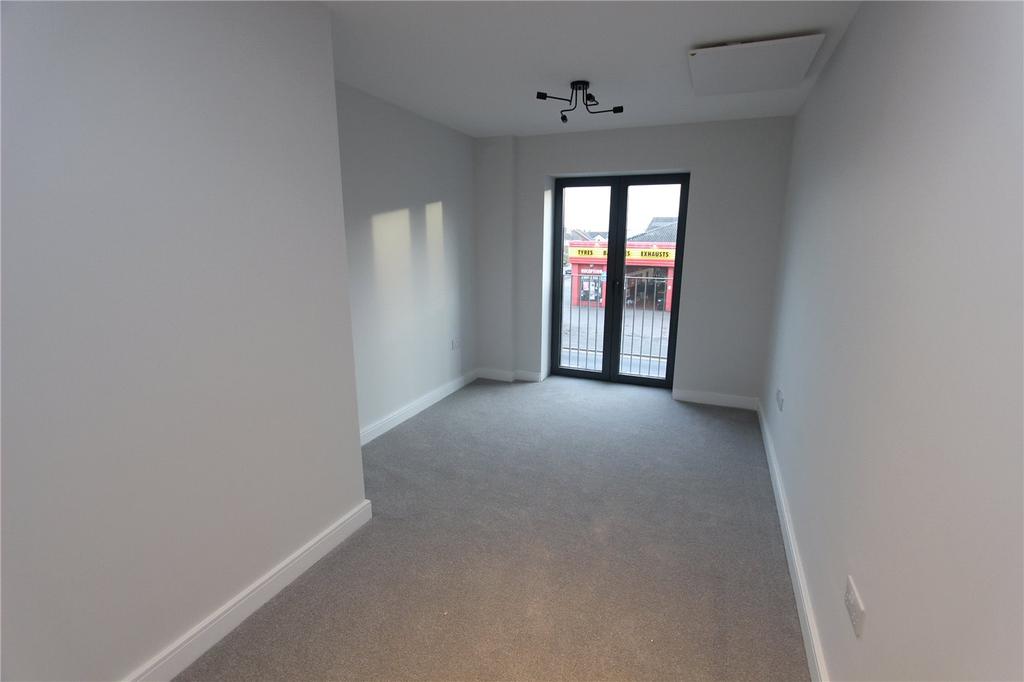 London Road, Hadleigh, Benfleet, SS7 2 bed apartment to rent £1,250