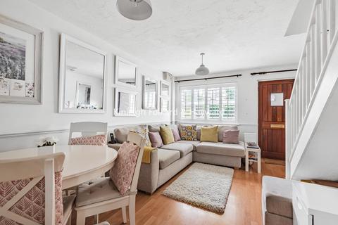 6 Leewood Close, London, SE12 8AZ
