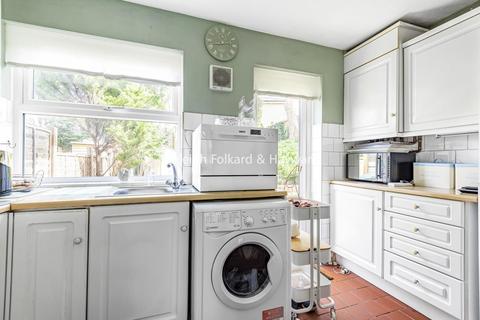 6 Leewood Close, London, SE12 8AZ