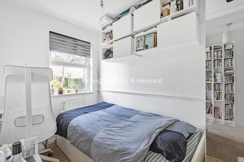 6 Leewood Close, London, SE12 8AZ