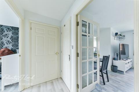 7 Edith Cavell Way, London, SE18 4JY