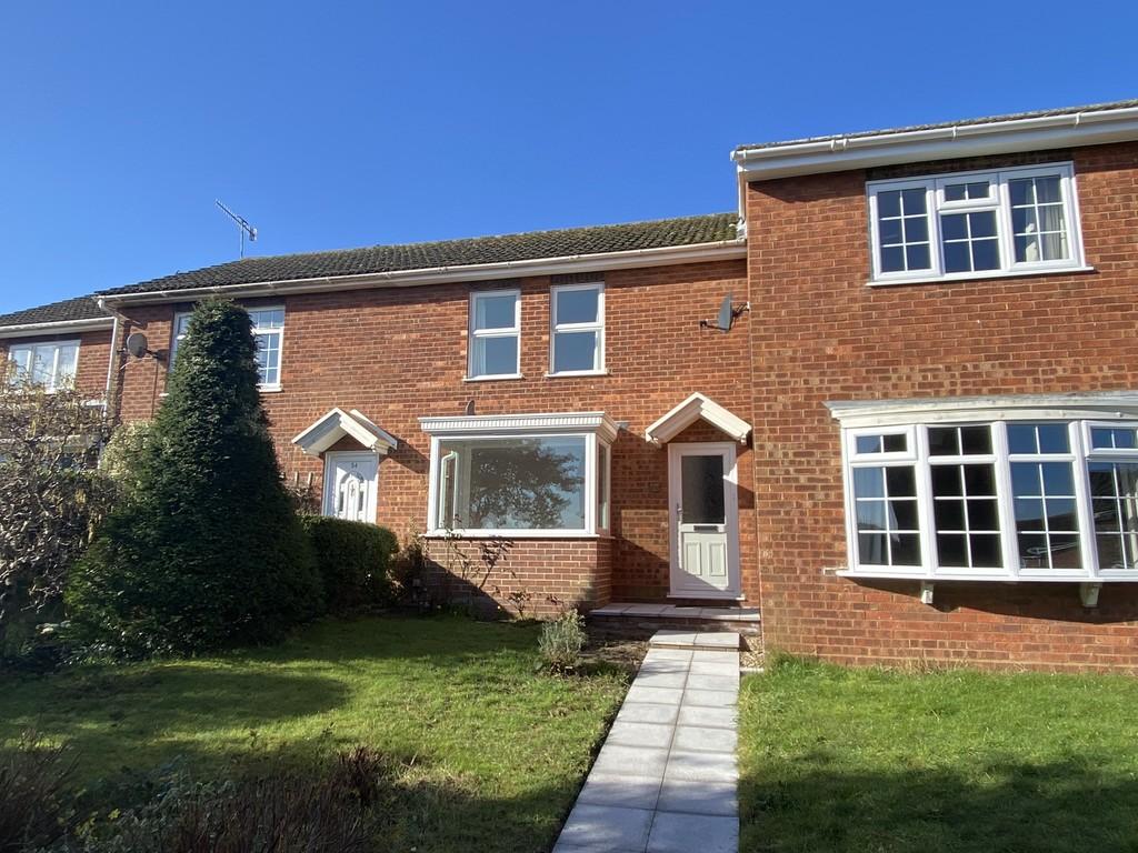 Parkway, Wickham Market 2 bed terraced house £725 pcm (£167 pw)