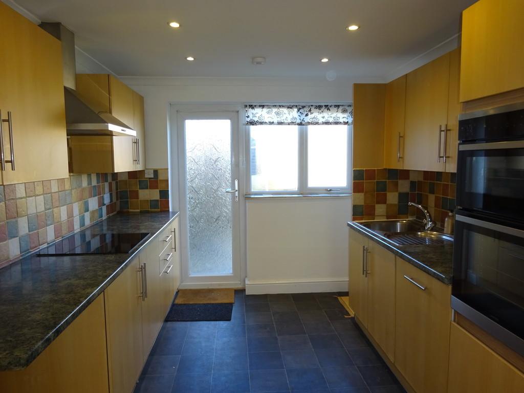 Parkway, Wickham Market 2 bed terraced house £725 pcm (£167 pw)