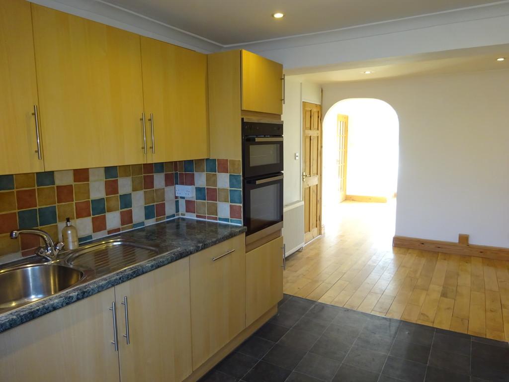 Parkway, Wickham Market 2 bed terraced house £725 pcm (£167 pw)