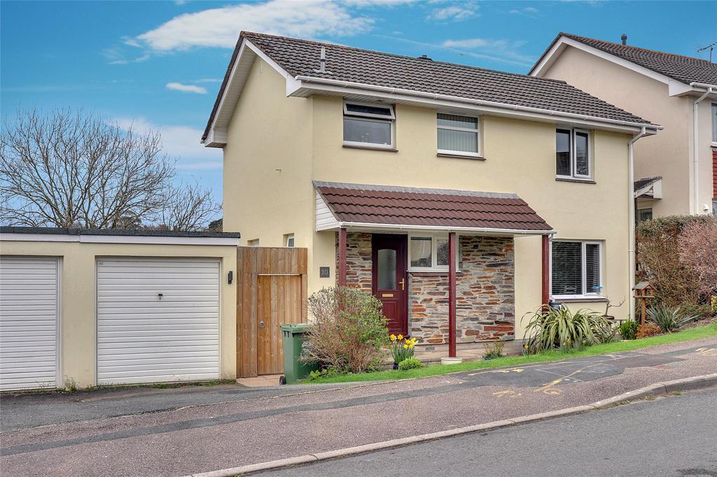 Grieg Drive, Barnstaple, EX32 3 bed detached house £300,000