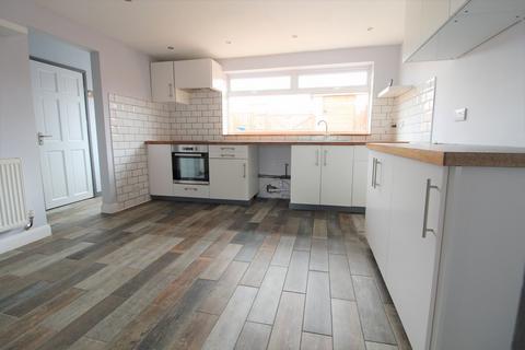 3 bedroom terraced house to rent, Dunstall Walk, Gainsborough