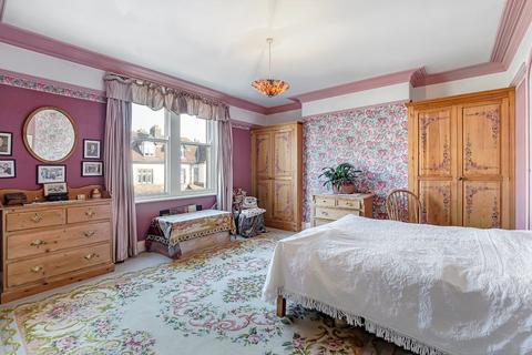 Glen Hurst, 110 Bolling Road, Ilkley, LS29 8PN