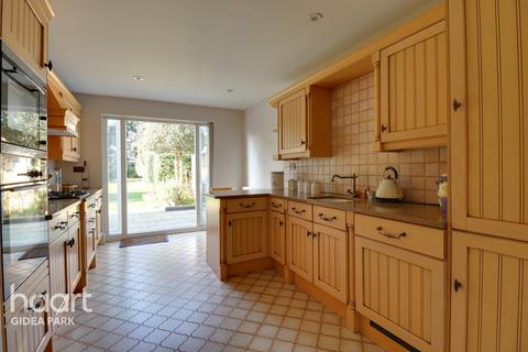 18 Brook Road, Romford, RM2 5QT