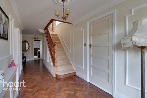 18 Brook Road, Romford, RM2 5QT