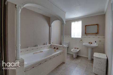 18 Brook Road, Romford, RM2 5QT
