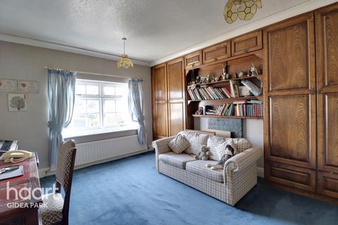 18 Brook Road, Romford, RM2 5QT