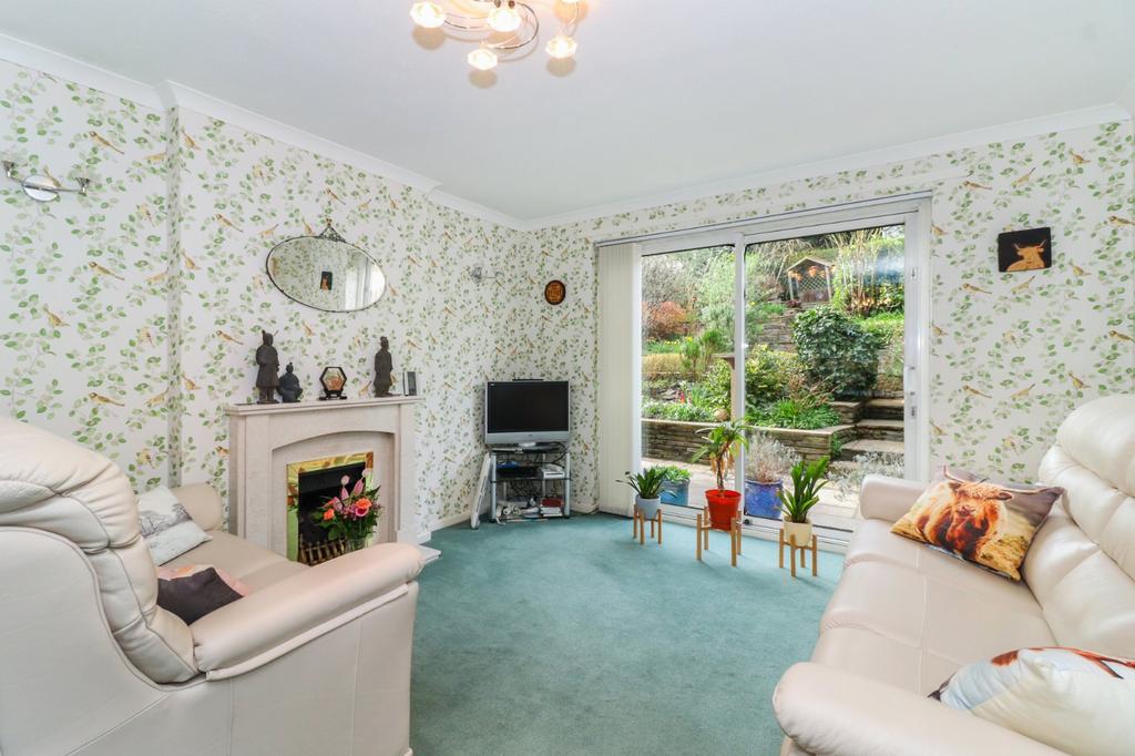 Dellmeadow, Abbots Langley, Herts, WD5 3 bed detached house £675,000
