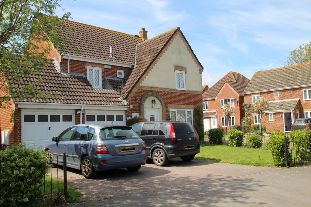 Toddington Park, Littlehampton 4 bed detached house £550,000