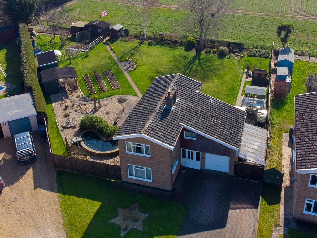 Manor Gardens, Saxmundham, IP17 1ET 4 bed detached house £440,000