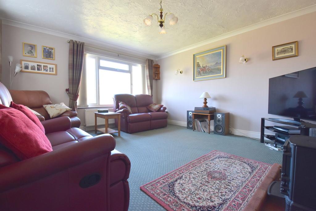 Manor Gardens, Saxmundham, IP17 1ET 4 bed detached house £440,000