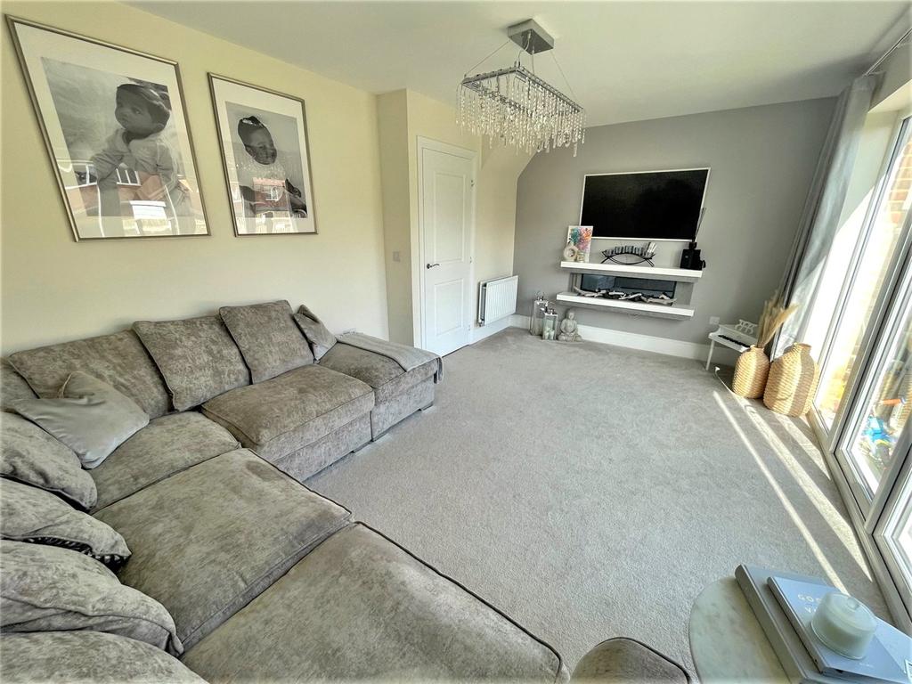 Cambria Crescent, Sittingbourne, Kent 4 bed terraced house £1,600 pcm