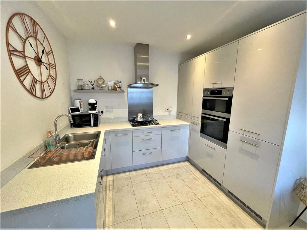 Cambria Crescent, Sittingbourne, Kent 4 bed terraced house £1,600 pcm