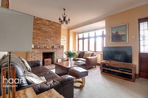 54 Blacksmiths Lane, Rainham, RM13 7AH