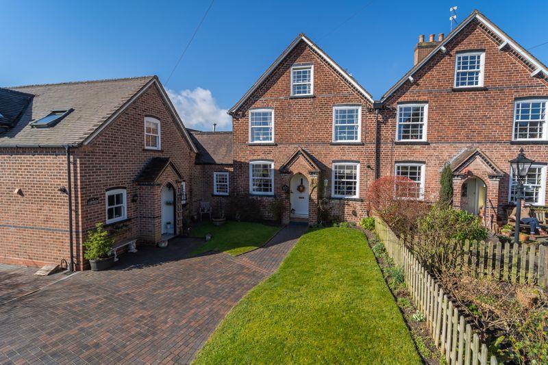 Vicarage Road, Penn, Wolverhampton, WV4 3 bed mews £375,000