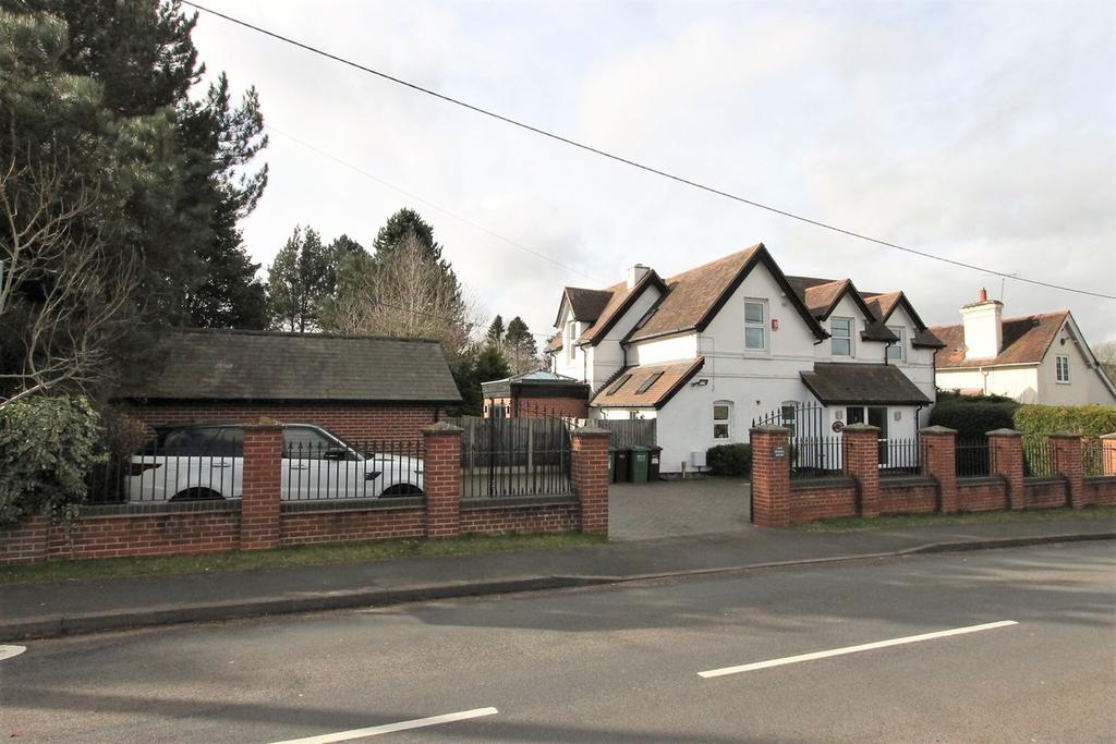 Stakenbridge Lane, Churchill, Kidderminster, DY10 4 bed detached house