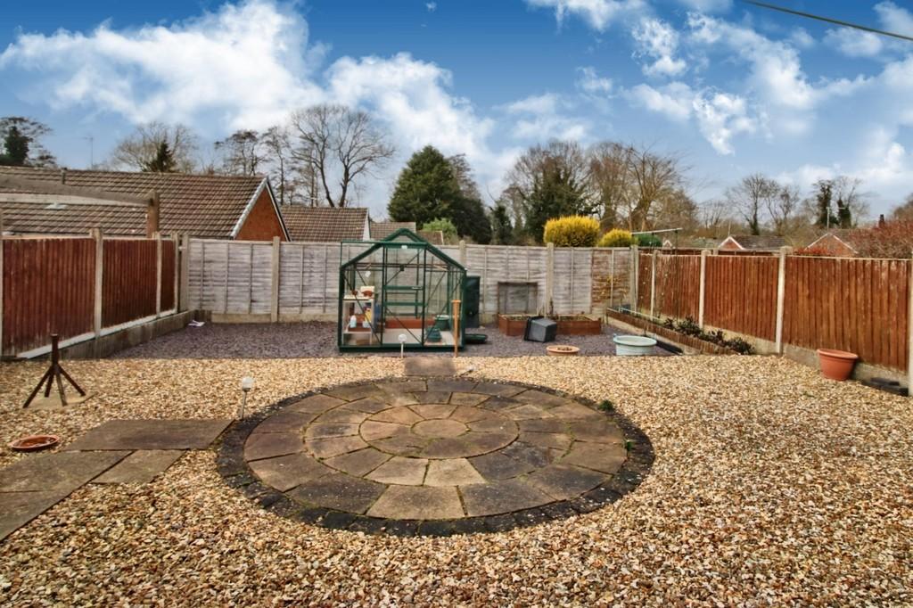 Bushfield Road, Albrighton 2 bed detached bungalow £250,000