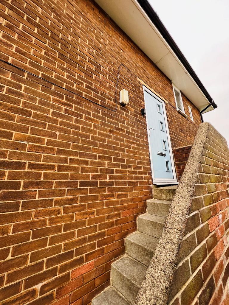 Slipper Lane, Mirfield, WF14 2 bed flat £90,000