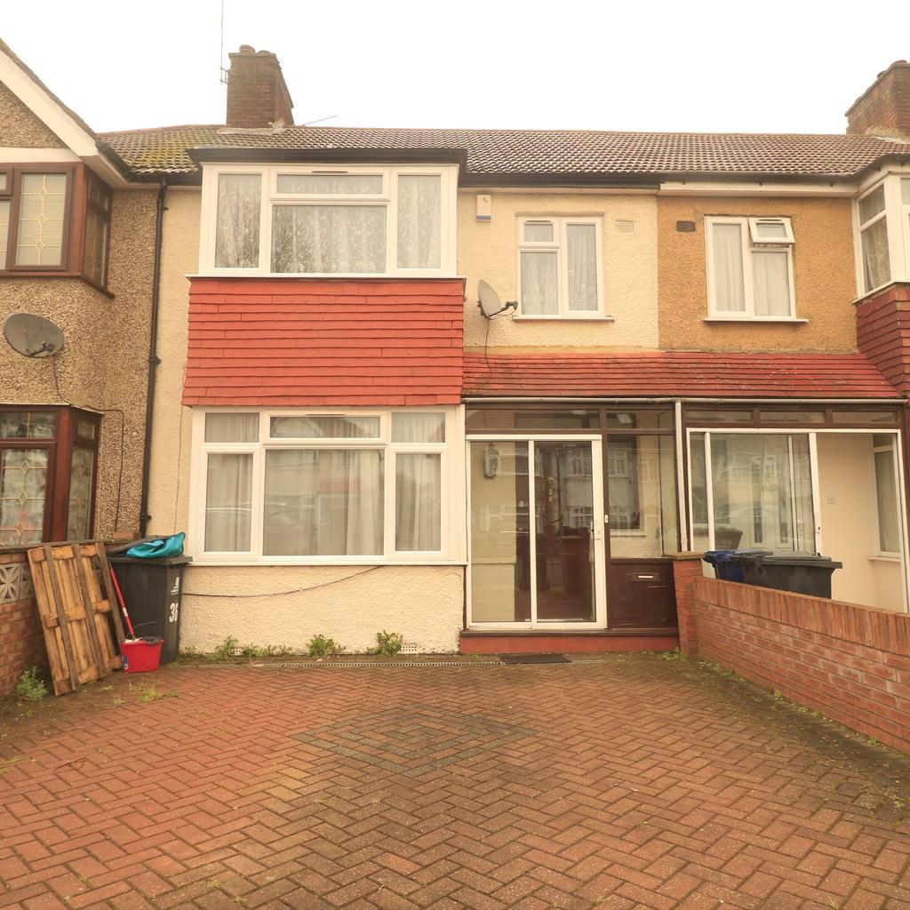 Garrick Road,Greenford, UB6 9HU 3 bed terraced house £2,100 pcm (£485 pw)