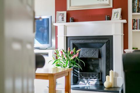 24 Agraria Road, Guildford, GU2 4LE