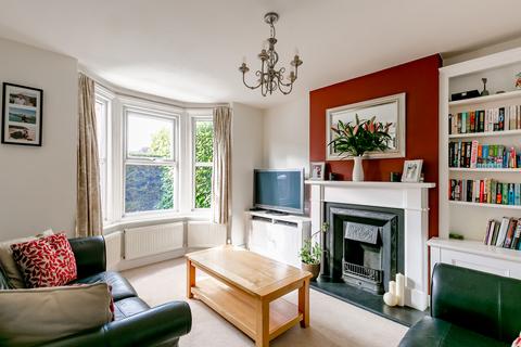 24 Agraria Road, Guildford, GU2 4LE