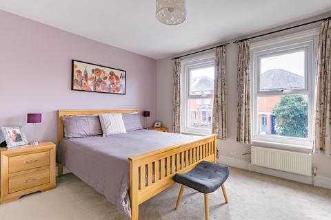 24 Agraria Road, Guildford, GU2 4LE